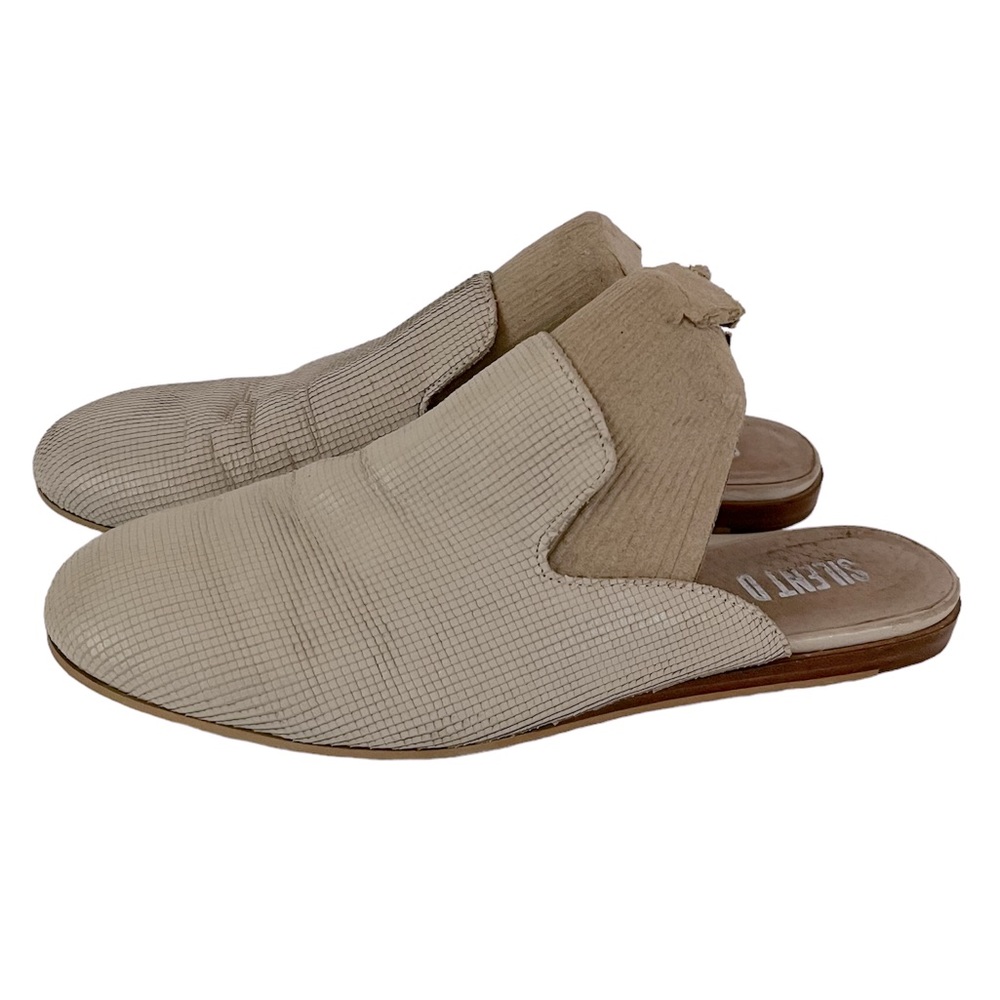 Silent D Light Tan Cream Colored Leather “Feathery” Mules Size 38/7